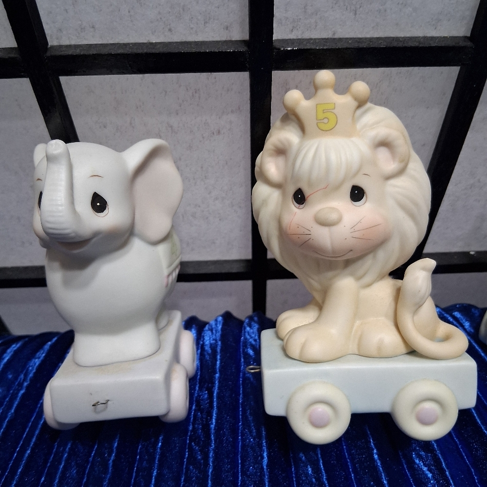 Precious Moments Animal Train Figurines - Cream and Blue - Picture 9 of 16
